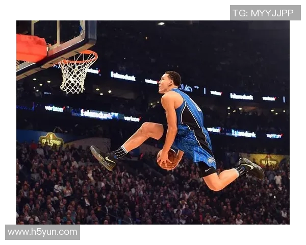 德阿隆福克斯如何在NBA赛场上崭露头角成就自己的篮球梦想